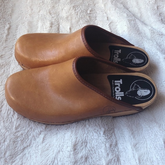 Trolls Shoes - Trolls Tan Leather Swedish Clogs